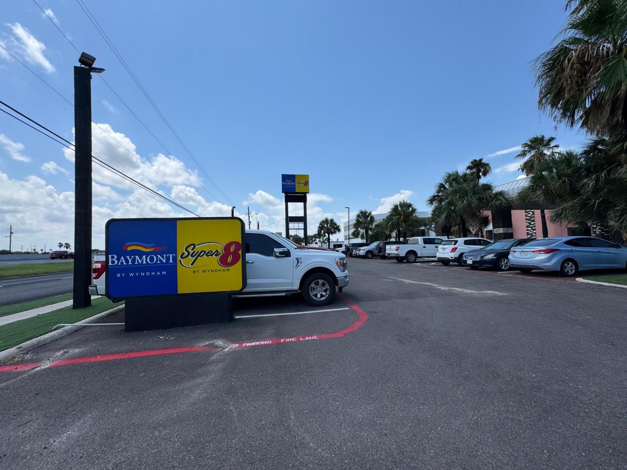 Отель Baymont By Wyndham Corpus Christi Airport Экстерьер фото